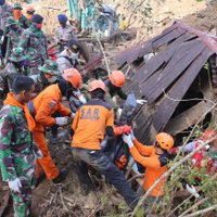 Deslizamiento de tierra en Indonesia deja 2 fallecidos y varios desaparecidos