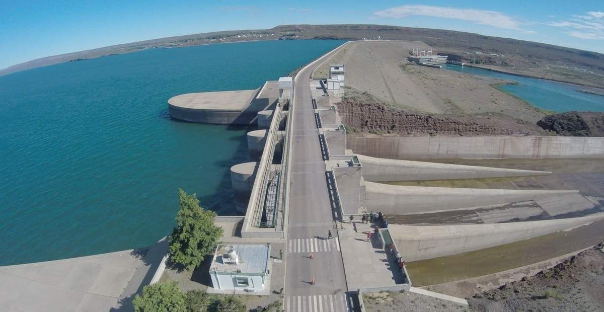 Represa El Chocón. Fuente: (Facebook)