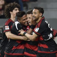 'Chicharito' Hernández regresa al Bayer con golazo ante el Wolfsburgo