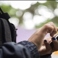 Proponen que los policías no usen sus celulares mientras prestan funciones en la calle
