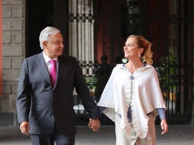AMLO dice creer en la ciencia y en Dios, y estar orgulloso de Beatriz Gutiérrez Müller