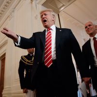 Trump ignora si existen grabaciones de sus conversaciones con el exdirector del FBI