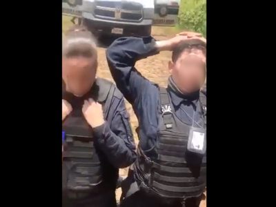 Someten e interrogan a policías municipales de Jalisco sobre el CJNG (Video)
