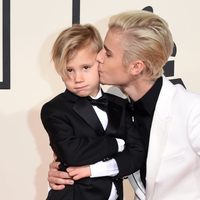 ¡Sigue sus pasos! El hermanito de Justin Bieber no parará hasta ser como él