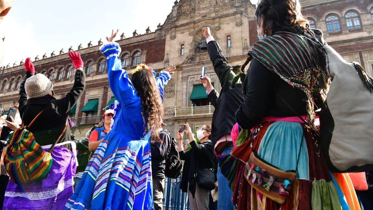Simpatizantes de López Obrador celebran su cumpleaños 68