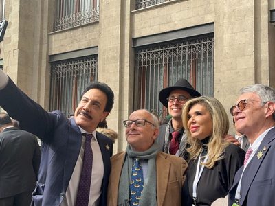 AMLO pide a embajadores defender a los mexicanos en el extranjero