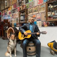 82 días de gestión y ya hicieron una estatua de Alberto Fernández