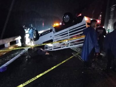 Vuelca camioneta con simpatizantes del PES en Chiapas; muere uno