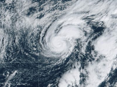 El huracán Isaac y la tormenta tropical Joyce avanzan por el Atlántico lejos de tierra firme