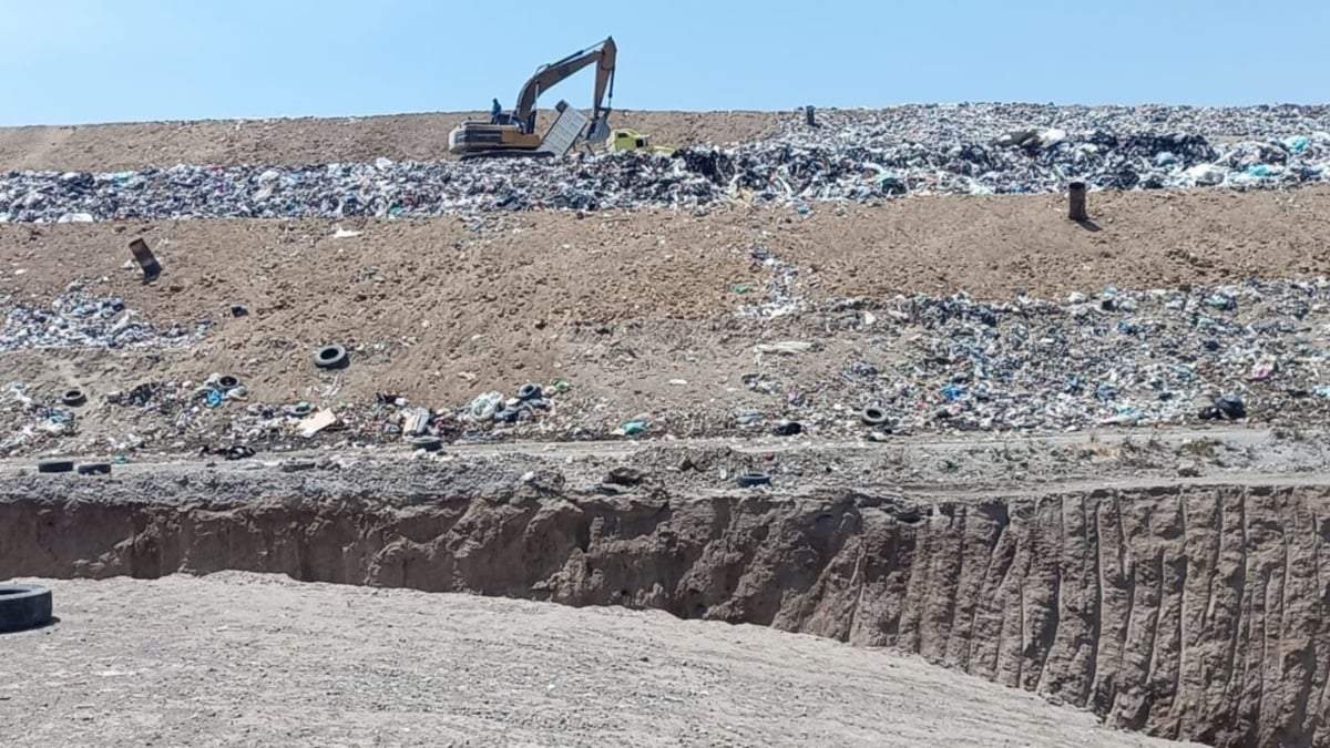 La empresa se comprometió a cubrir los desechos con una capa de 30 centímetros de tierra