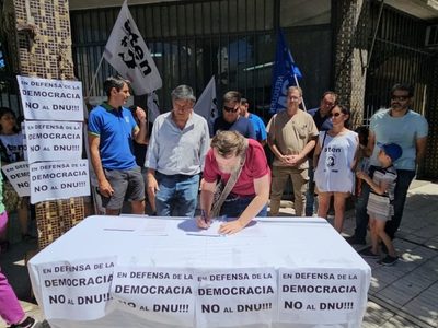 El Frente Gremial también presentó un recurso de amparo contra el DNU de Milei