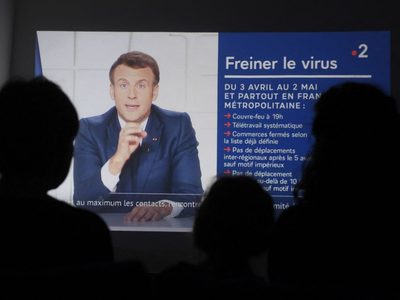 Crisis en Francia: Macron amplía la cuarentena por un mes más