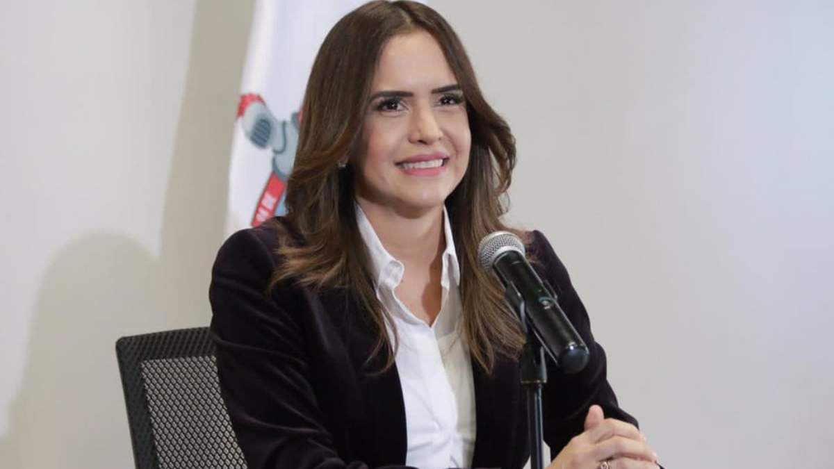 Clara Luz Flores, candidata de Morena para gobernar Nuevo León