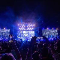 Blink-182 salda deuda en concierto, aunque no llenó el estadio