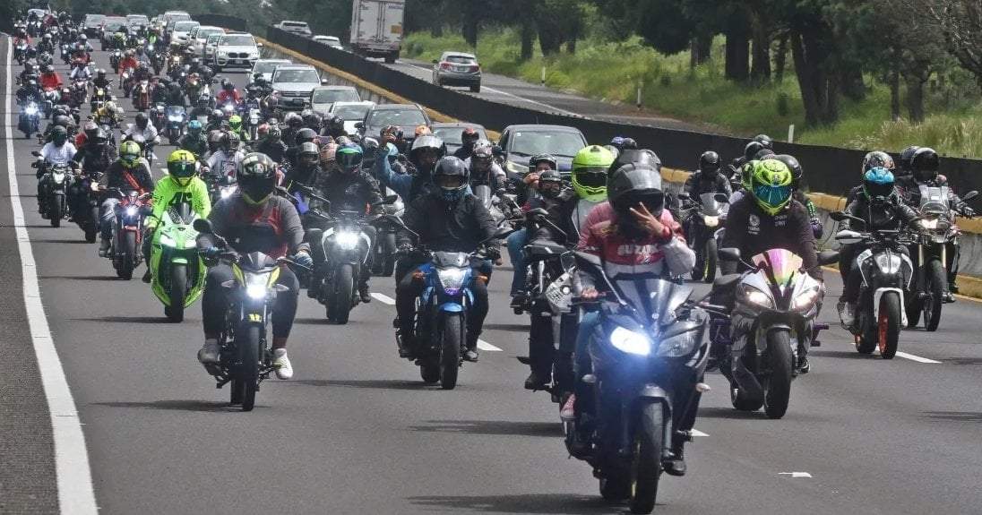 Los motociclistas realizaron la caravana en honor a las personas fallecidas hace una semana
