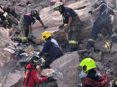 Hallan restos humanos en el derrumbe en el Cerro del Chiquihuite