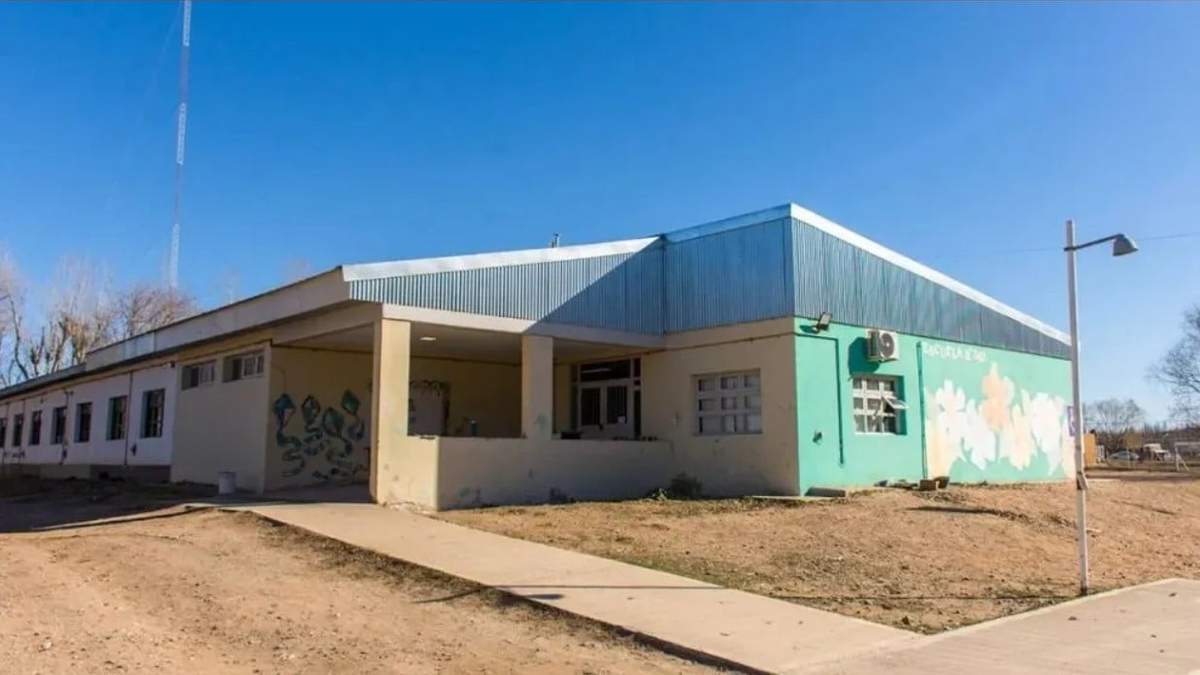 Camuzzi realizó una inspección del edificio tras la denuncia de una alumna por presunta intoxicación con monóxido de carbono. Fuente: (Gobierno de Neuquén)