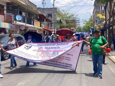 La CETEG colapsa el tráfico en Chilpancingo y bloquea la carretera Acapulco-Pinotepa Nacional