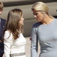 Escándalo: condenan a la reina Letizia y sigue impune Máxima de Holanda
