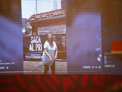 AMLO exhibe video en el que Xóchitl Gálvez rompe una piñata del PRI