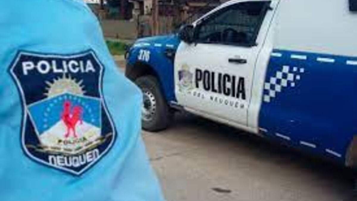La policía de Neuquén intervino para investigar el crimen. Fuente: (Facebook)