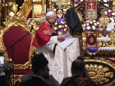 Papa León XIV cierra su visita a Turquía y viaja a Beirut para dar esperanza a Líbano tras crisis