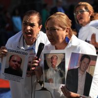 Madres de desaparecidos protestan en Palacio Nacional; mañana marchan más de 60 colectivos