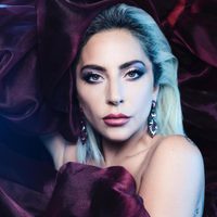 "¡Qué asco!" Lady Gaga se descuidó en la alfombra roja y ¡mostró algo espeluznante!