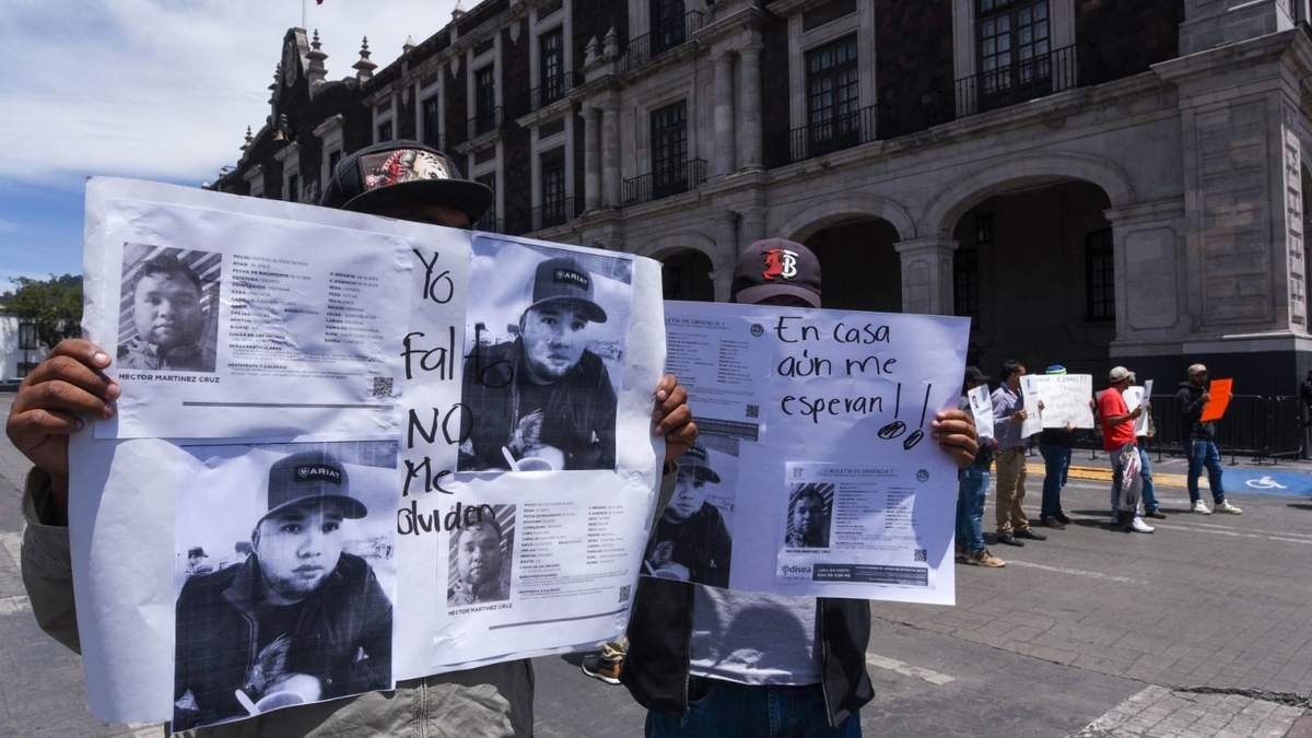 La protesta frente al Palacio de Gobierno en Toluca