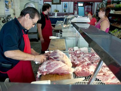 ¡Nuevo golpe al bolsillo! Advierten que subirá el precio de la carne por el paro del campo