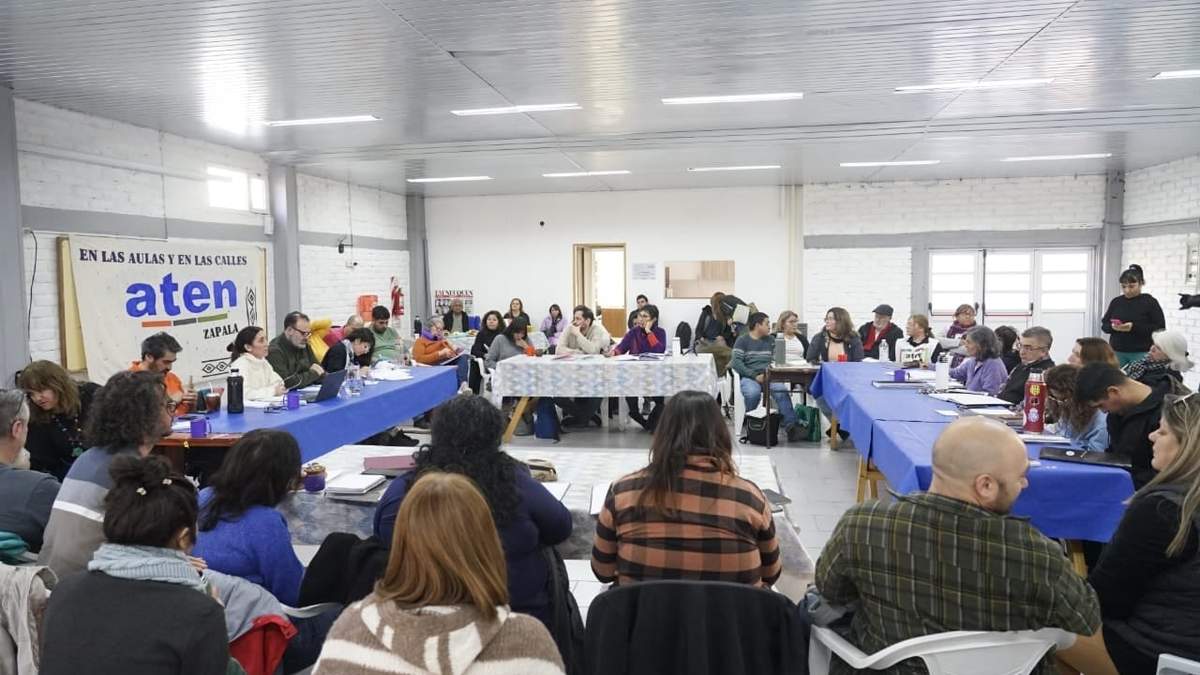 Los secretarios generales de ATEN reunidos en plenario. Fuente: (Facebook)