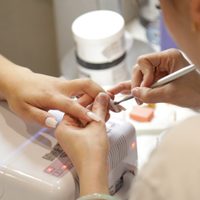 Nail Art: el diseño de manicura fácil de hacer, perfecto para uñas cortas o largas y que aporta brillo sin exagerar