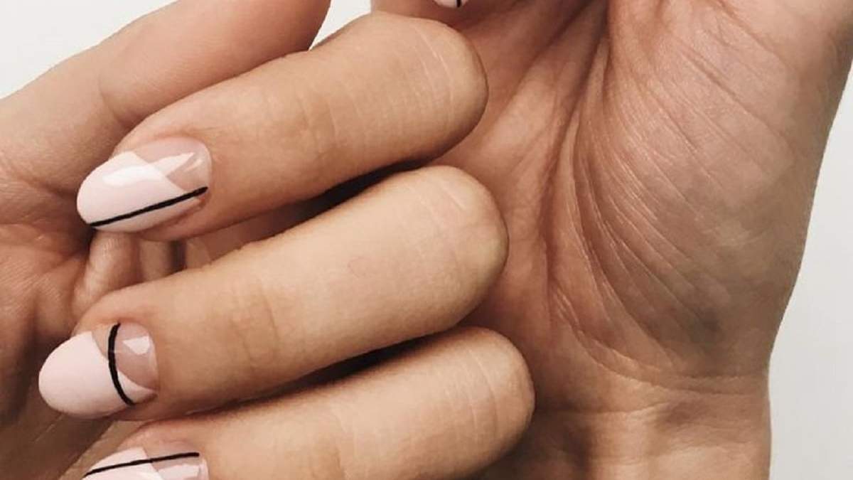 Diseño de Nail Art con líneas. Fuente: (X)