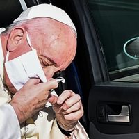 Temor en el Vaticano: se registró un caso positivo en la residencia del papa Francisco