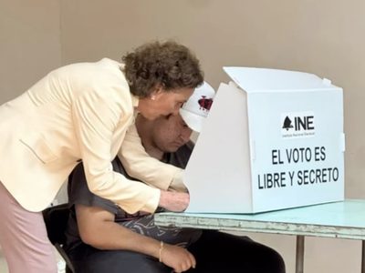 Beatriz Gutiérrez Müller publica foto con su hijo Jesús Ernesto en la casilla y desata polémica