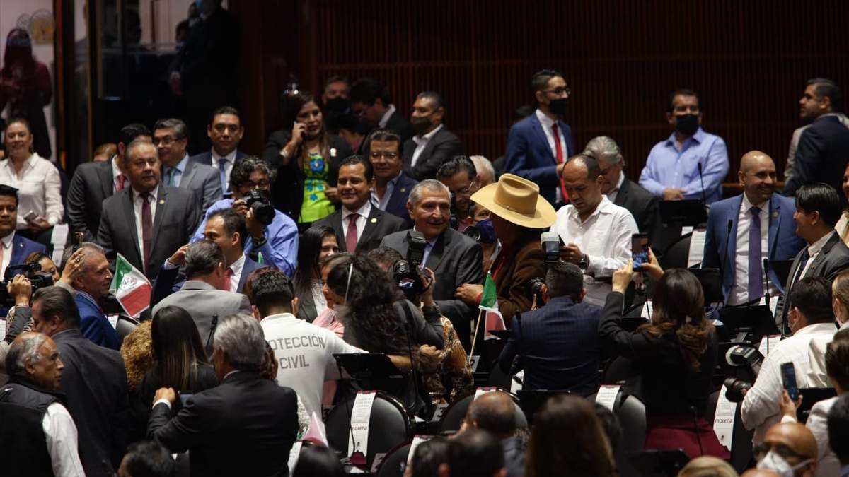 Adán Augusto López entregó el cuarto informe de gobierno a legisladores