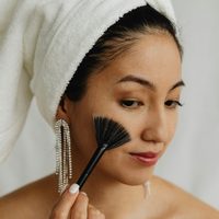 Cambiá el color de tu maquillaje de ojos: la nueva tendencia trae un tono más cálido y versátil