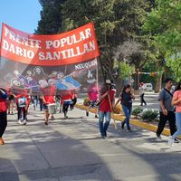 Piqueteros protestaron en calle Roca: exigen garantías sobre puestos de trabajo y bono de fin de año