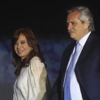 "Un momento difícil para la historia": el mensaje de Alberto y Cristina Fernández por el 25 de mayo