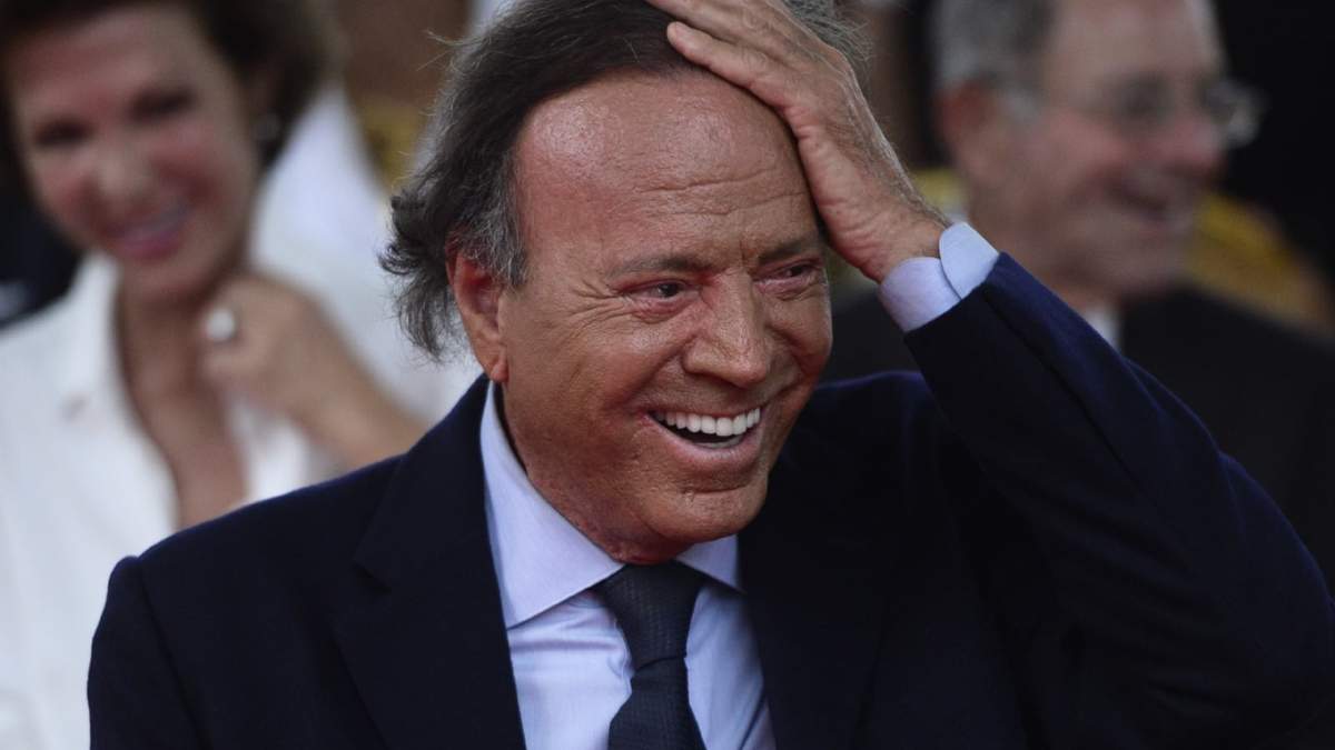 Julio Iglesias. Fuente: (Twitter)