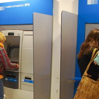 En el Día del Trabajador, los estatales neuquinos comenzaron a percibir sus salarios