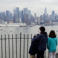 Nueva York autoriza a que existan reuniones de hasta diez personas