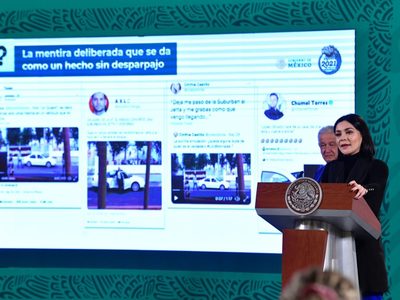 García Vilchis desmiente a 4 tuiteros: AMLO usó Jetta en la CDMX, no una camioneta