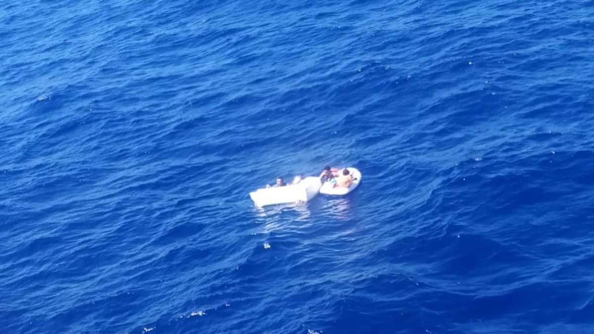Rescate de personas que naufragaron el viernes 3