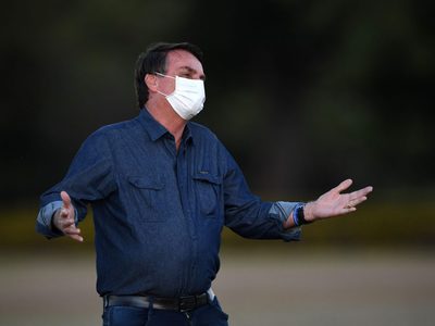 Coronavirus: dos ministros de Bolsonaro dieron positivo, y se tratarán con cloroquina