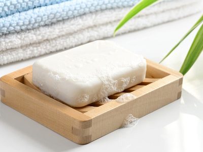Con solo 2 ingredientes: prepará este jabón aclarante para tu piel, natural, fresco y casero