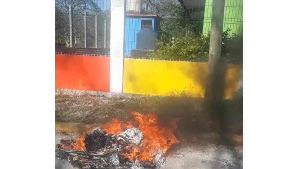 Quema de boletas en Estación Sarabia, de San Juan Guichicovi
