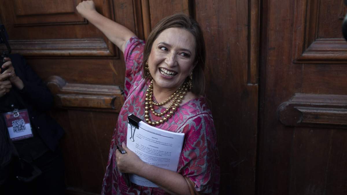 Xóchitl Gálvez en la puerta de Palacio Nacional