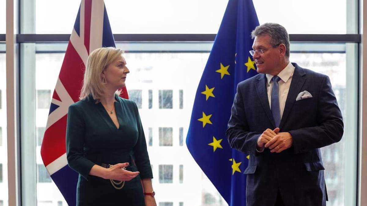 Liz Truss y Maros Sefcovic