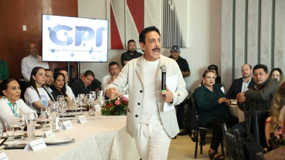 El exgobernador de Hidalgo en el acto en el que anunció su adhesión al PVEM